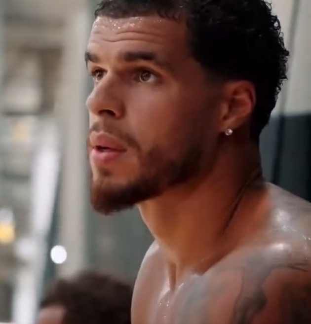 九游体育在线登陆-特雷-杨与小波特一同训练 猛夸后者：你新赛季能轻松场均25+！