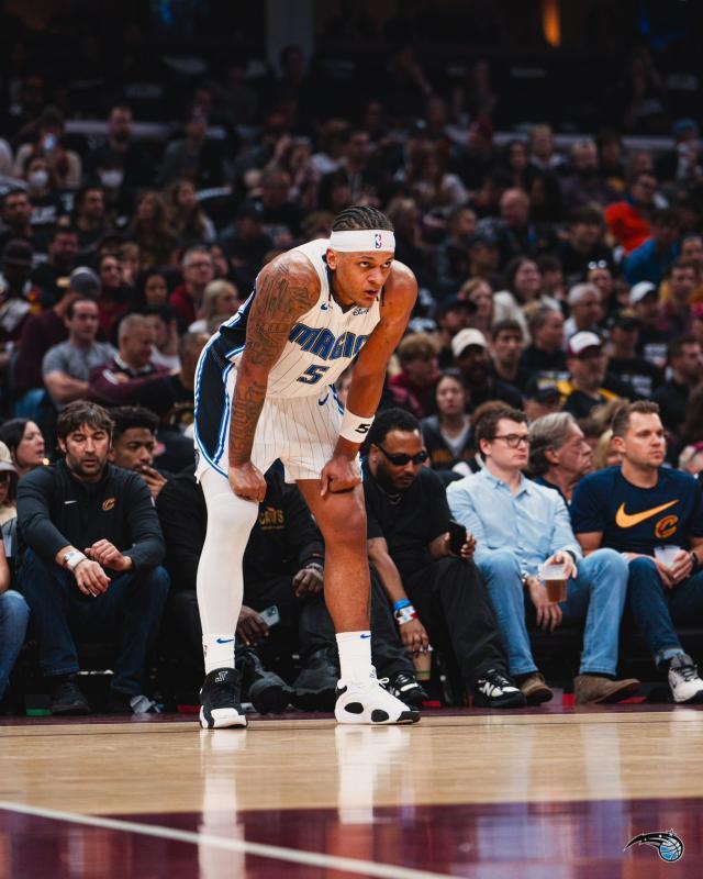 九游体育-两大队友28中3一坑到底 班凯罗38分赢得对手尊重