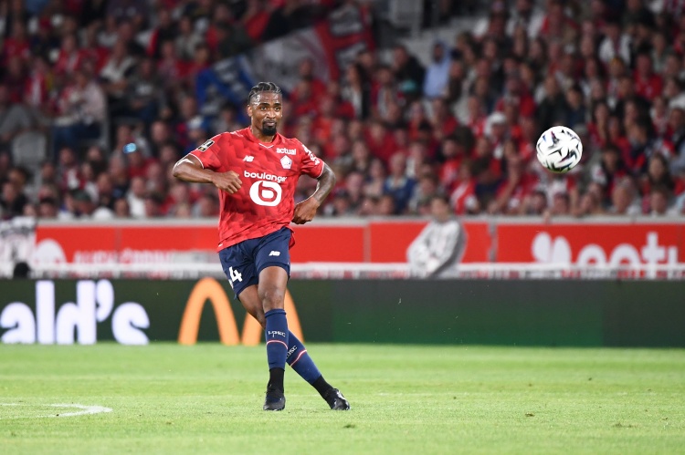 九游体育网页版-里尔后卫确认今夏获利雅得胜利邀约，未收到C罗亲自致电