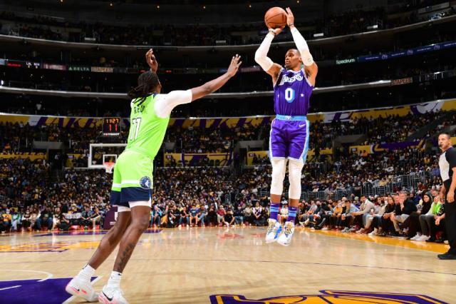 九游体育在线登陆-第三节狂输森林狼28分！湖人本赛季化身湖三崩