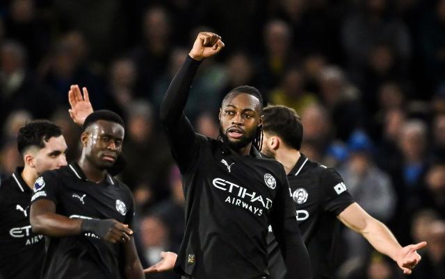 九游体育app官网-论及时进补的重要性：曼城靠中途“开斋”紧咬阿森纳