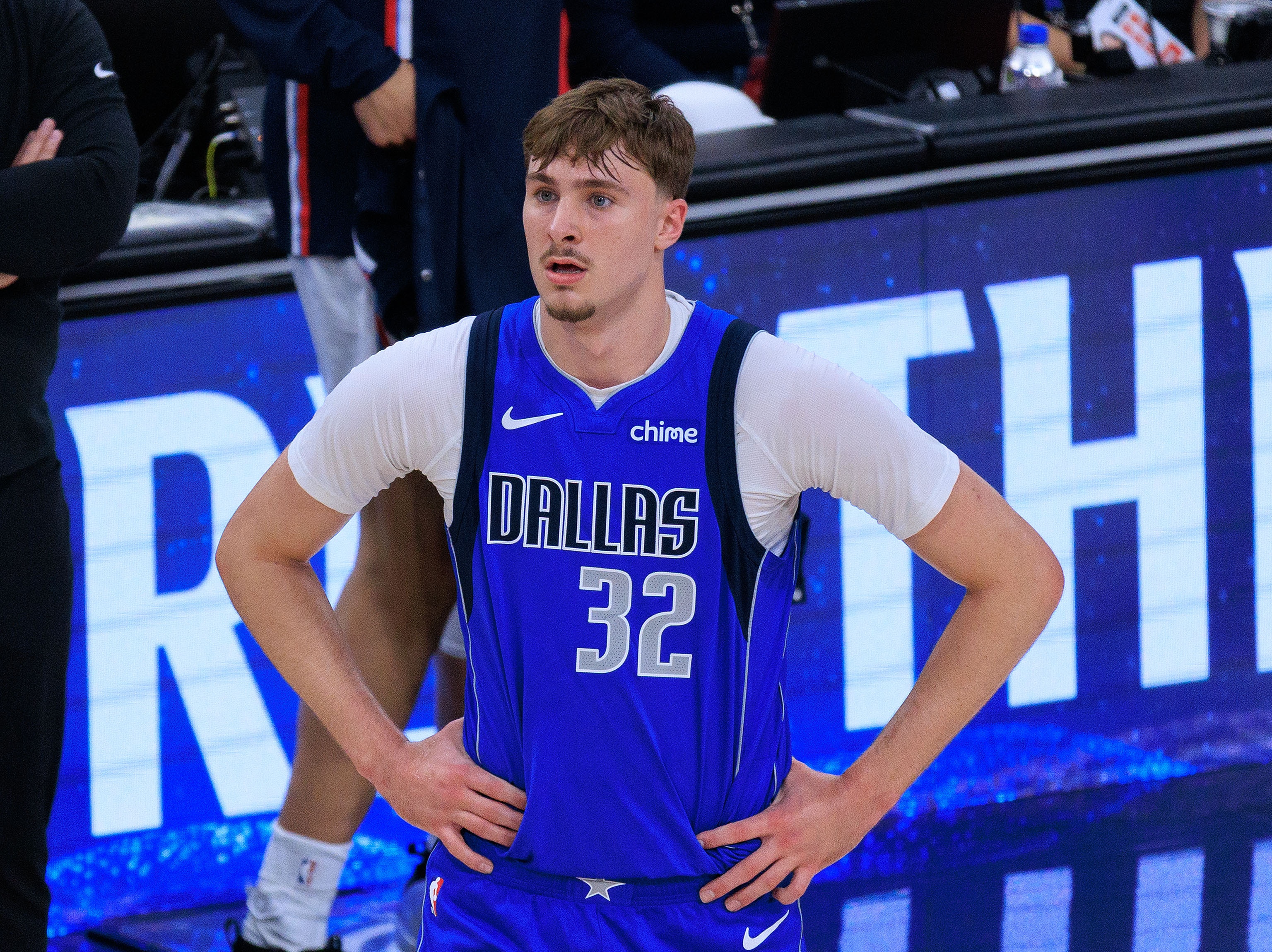 九游体育-新秀赛季结束！独行侠官方：弗拉格左脚踝扭伤 下半场退赛